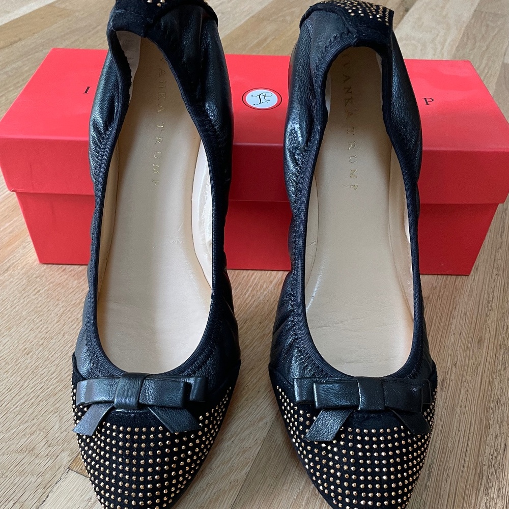 Ivanka Trump Leather Ballet Flat w/gold studs Sz 9.5